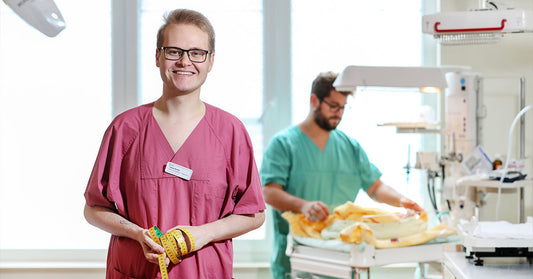 Tobias Richter works as a male midwife. Photo credit: Thomas Oberländer | Helios Kliniken.