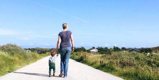 Family chain: Mom, Mom, child, and dog