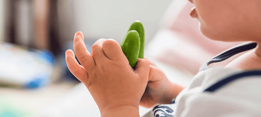 child eating a pickle following the principles of the GDM